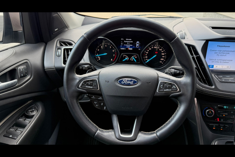 Ford Kuga Vignale 4WD AUT Pano ACC Trekhaak Camera Leder