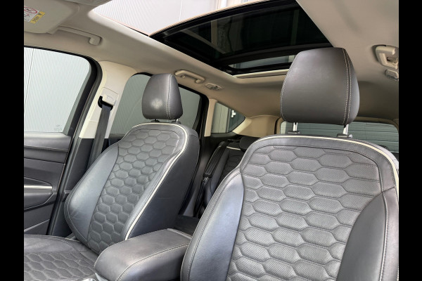 Ford Kuga Vignale 4WD AUT Pano ACC Trekhaak Camera Leder