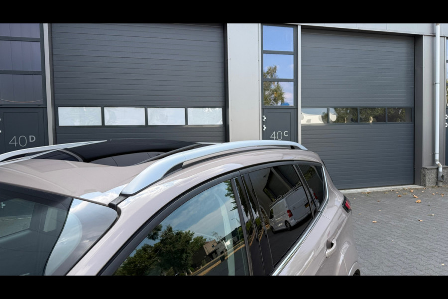 Ford Kuga Vignale 4WD AUT Pano ACC Trekhaak Camera Leder