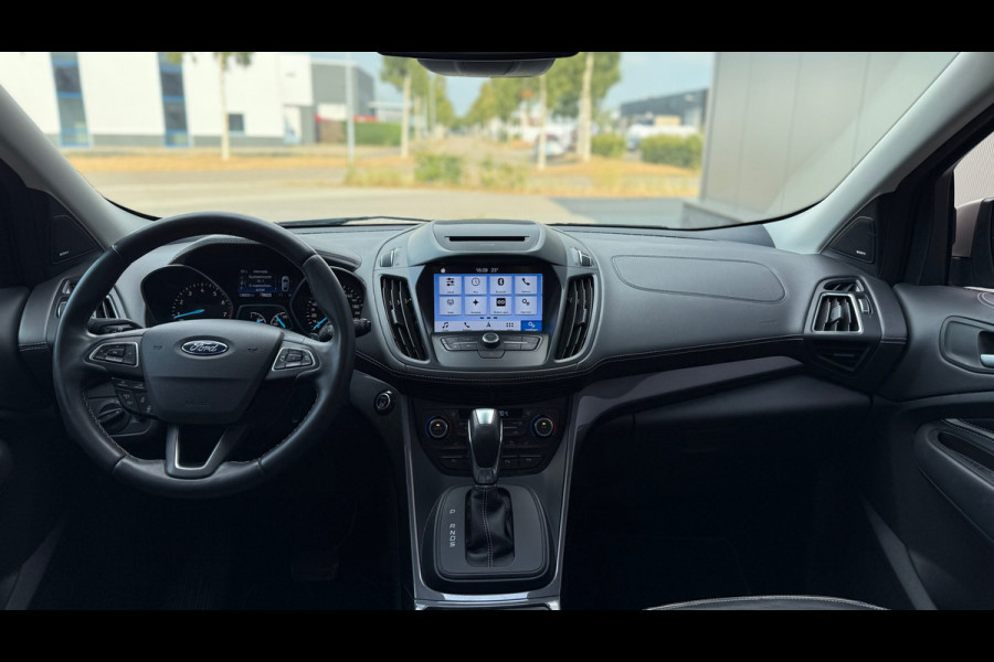 Ford Kuga Vignale 4WD AUT Pano ACC Trekhaak Camera Leder