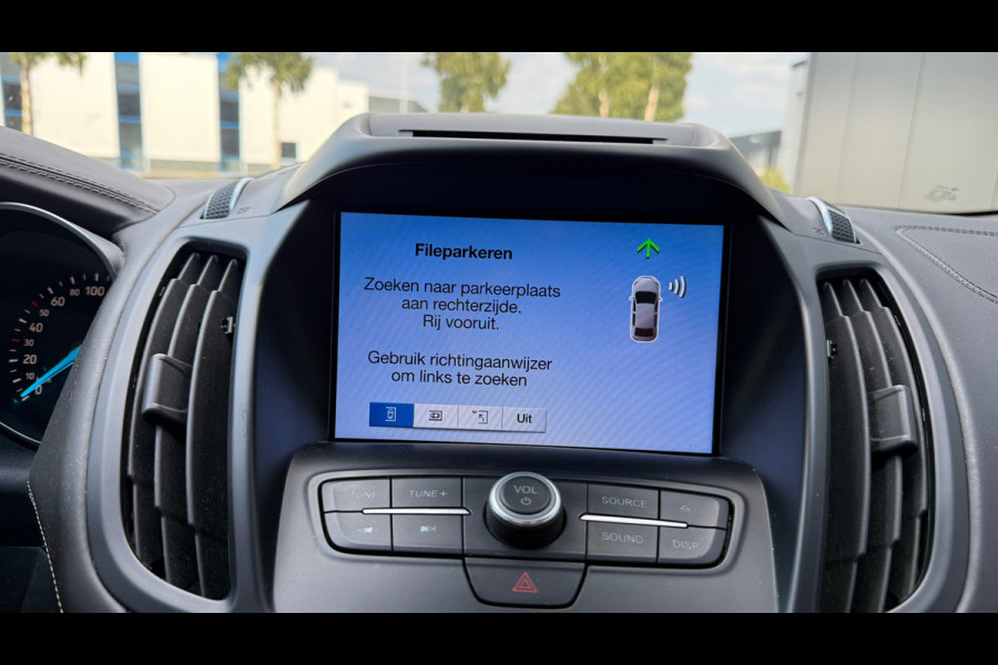 Ford Kuga Vignale 4WD AUT Pano ACC Trekhaak Camera Leder