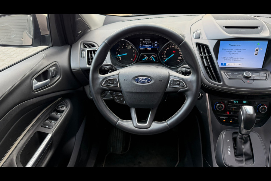 Ford Kuga Vignale 4WD AUT Pano ACC Trekhaak Camera Leder
