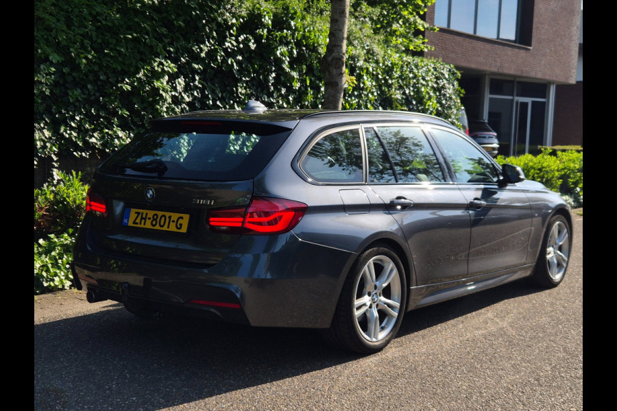 BMW 3 Serie Touring M Sport Edition Apple CarPlay Trekhaak 18inch breedset 6WB Virtual dash NAP RIJKLAAR
