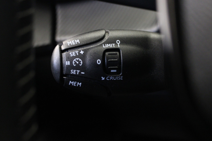 Peugeot 2008 1.2 PureTech Allure Pack |Navi|Camera|
