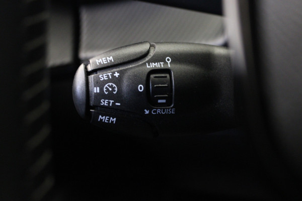 Peugeot 2008 1.2 PureTech Allure Pack |Navi|Camera|