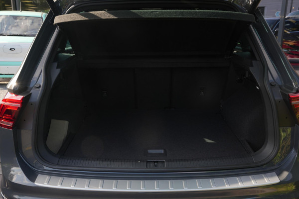 Volkswagen Tiguan 2.0 TDI R-Line Business+ IQ Light R Line Adapt. Cruise Stoelverw.