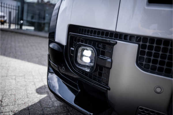 Land Rover Defender 130 3.0 P400 130 X-Dynamic SE 8-p ** Panodak ** Trekhaak ** Meridian ** Treeplanken ** URBAN ** Memory ** 23 inch ** Ventilatie