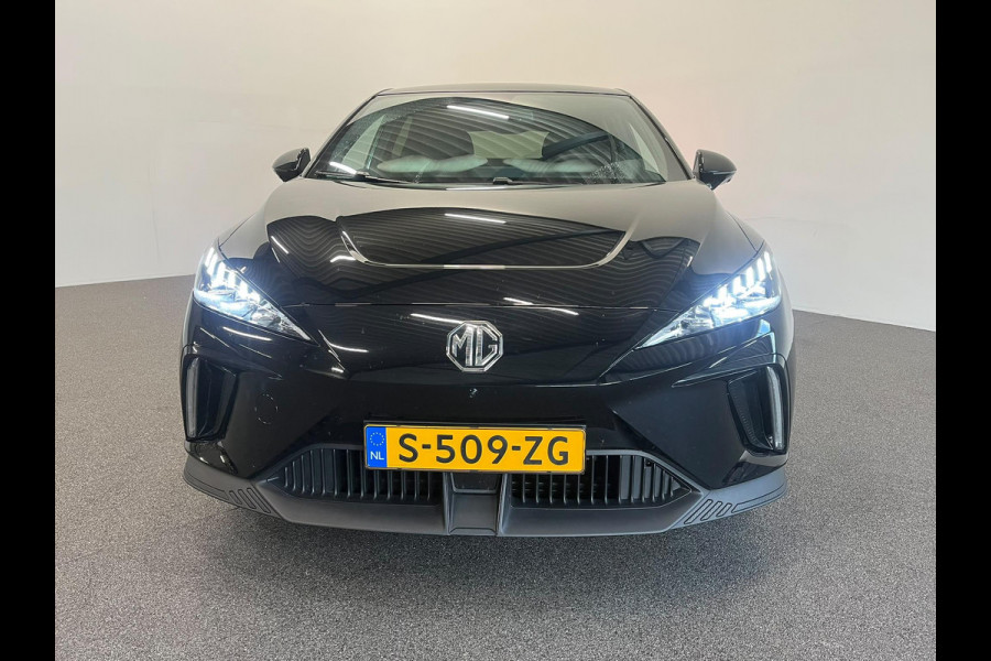 MG Mg4 electric Luxury 64 kWh SOH 95,5% Navigatie Apple Carplay Android Auto Camera Parkeerhulp Adaptive Cruise Control Stoel- en stuurverwarming Climate Control Lichtmetalen velgen