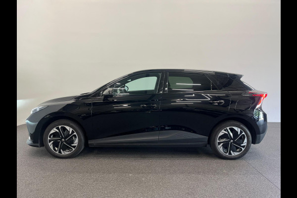 MG Mg4 electric Luxury 64 kWh SOH 95,5% Navigatie Apple Carplay Android Auto Camera Parkeerhulp Adaptive Cruise Control Stoel- en stuurverwarming Climate Control Lichtmetalen velgen