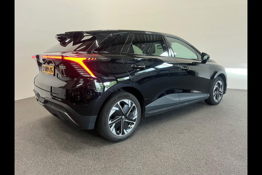 MG Mg4 electric Luxury 64 kWh SOH 95,5% Navigatie Apple Carplay Android Auto Camera Parkeerhulp Adaptive Cruise Control Stoel- en stuurverwarming Climate Control Lichtmetalen velgen