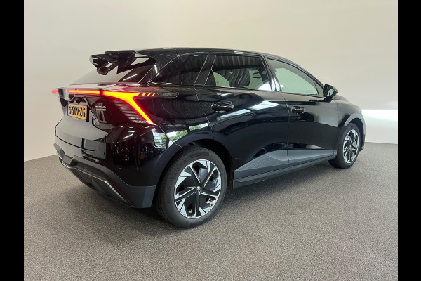 MG Mg4 electric Luxury 64 kWh SOH 95,5% Navigatie Apple Carplay Android Auto Camera Parkeerhulp Adaptive Cruise Control Stoel- en stuurverwarming Climate Control Lichtmetalen velgen
