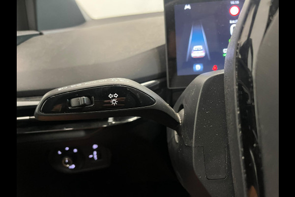 MG Mg4 electric Luxury 64 kWh SOH 95,5% Navigatie Apple Carplay Android Auto Camera Parkeerhulp Adaptive Cruise Control Stoel- en stuurverwarming Climate Control Lichtmetalen velgen