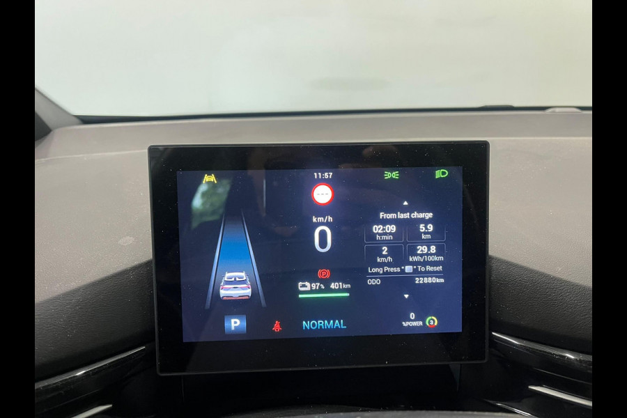 MG Mg4 electric Luxury 64 kWh SOH 95,5% Navigatie Apple Carplay Android Auto Camera Parkeerhulp Adaptive Cruise Control Stoel- en stuurverwarming Climate Control Lichtmetalen velgen