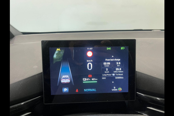 MG Mg4 electric Luxury 64 kWh SOH 95,5% Navigatie Apple Carplay Android Auto Camera Parkeerhulp Adaptive Cruise Control Stoel- en stuurverwarming Climate Control Lichtmetalen velgen