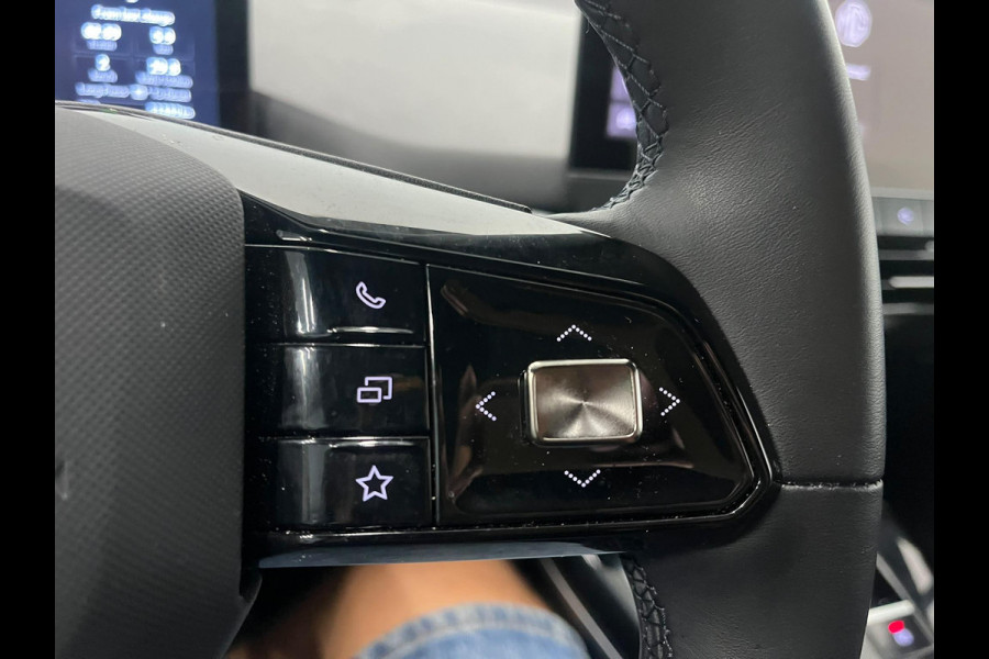 MG Mg4 electric Luxury 64 kWh SOH 95,5% Navigatie Apple Carplay Android Auto Camera Parkeerhulp Adaptive Cruise Control Stoel- en stuurverwarming Climate Control Lichtmetalen velgen