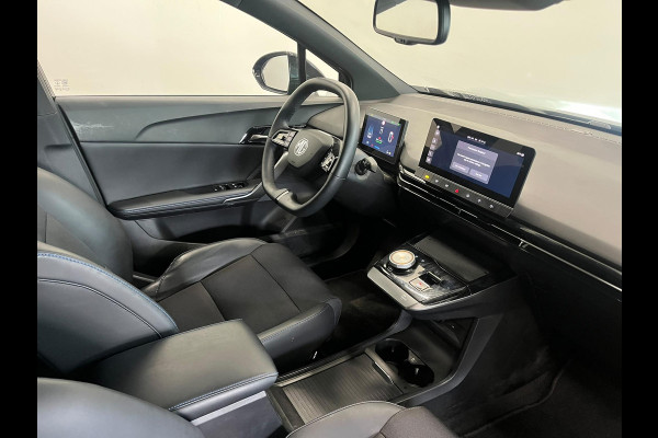 MG Mg4 electric Luxury 64 kWh SOH 95,5% Navigatie Apple Carplay Android Auto Camera Parkeerhulp Adaptive Cruise Control Stoel- en stuurverwarming Climate Control Lichtmetalen velgen