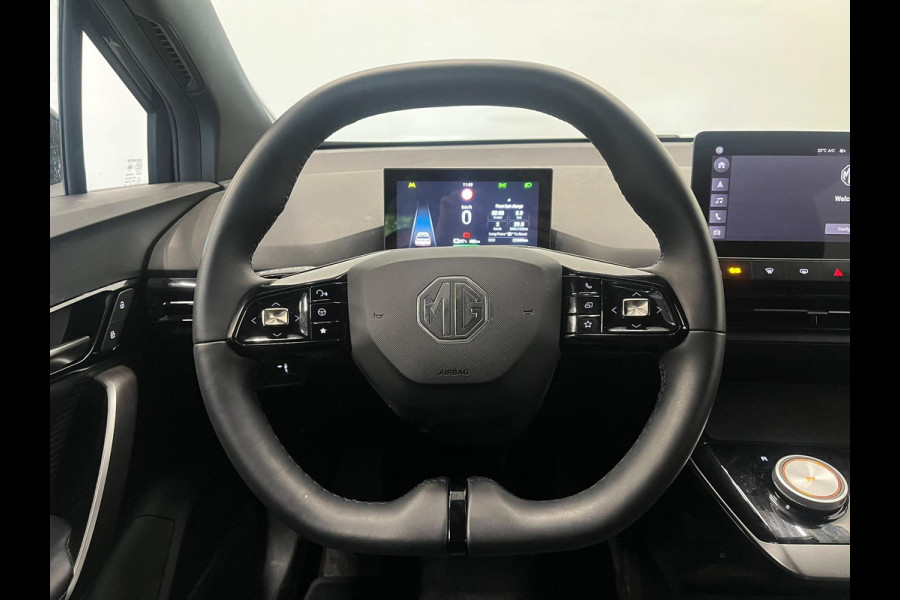 MG Mg4 electric Luxury 64 kWh SOH 95,5% Navigatie Apple Carplay Android Auto Camera Parkeerhulp Adaptive Cruise Control Stoel- en stuurverwarming Climate Control Lichtmetalen velgen