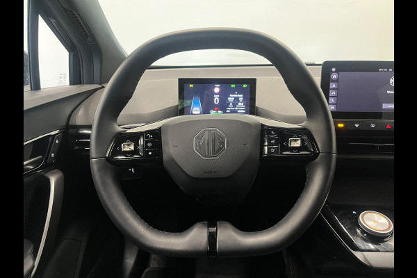 MG Mg4 electric Luxury 64 kWh SOH 95,5% Navigatie Apple Carplay Android Auto Camera Parkeerhulp Adaptive Cruise Control Stoel- en stuurverwarming Climate Control Lichtmetalen velgen