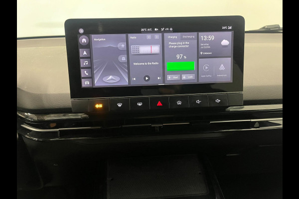 MG Mg4 electric Luxury 64 kWh SOH 95,5% Navigatie Apple Carplay Android Auto Camera Parkeerhulp Adaptive Cruise Control Stoel- en stuurverwarming Climate Control Lichtmetalen velgen