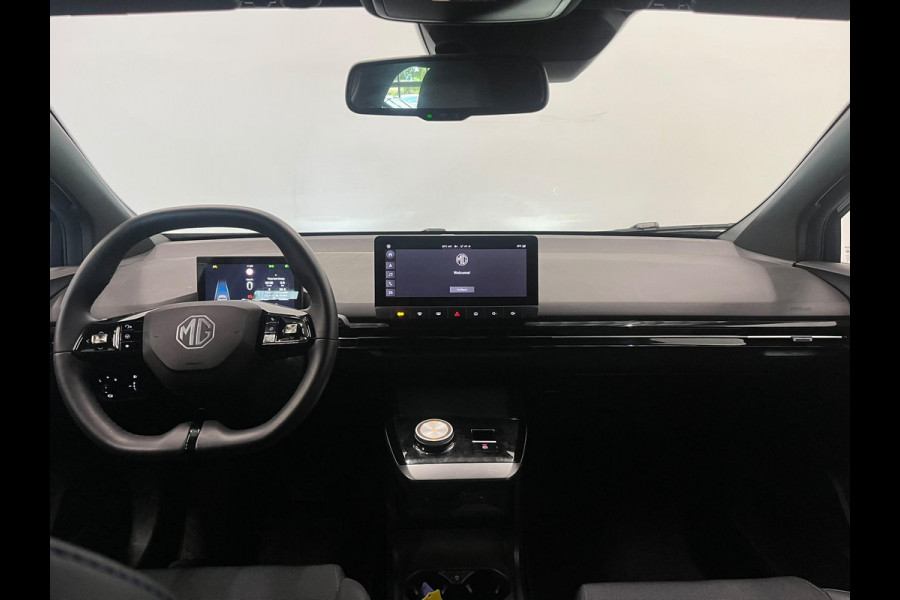 MG Mg4 electric Luxury 64 kWh SOH 95,5% Navigatie Apple Carplay Android Auto Camera Parkeerhulp Adaptive Cruise Control Stoel- en stuurverwarming Climate Control Lichtmetalen velgen
