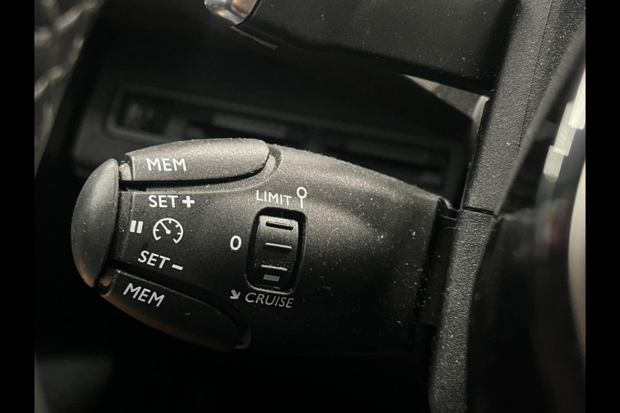 Peugeot 3008 1.2 PureTech Active Business Navigatie Apple Carplay Android Auto Parkeerhulp Cruise Control Stoelverwarming Virtual Cockpit Climate Control Lichtmetalen velgen
