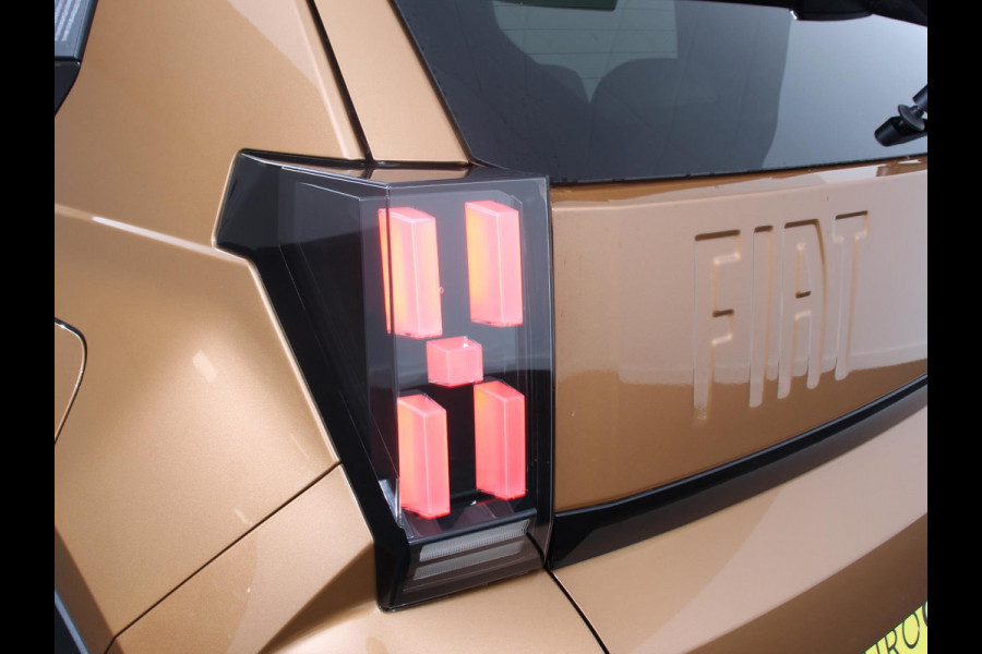 Fiat Grande Panda La Prima 7.4 kW 44 kWh Cruise control Cruise control Achteruitrijcamera Voorstoelen verwarmd Stuurverwarming Parkeersensoren Apple Carplay/ Android Auto