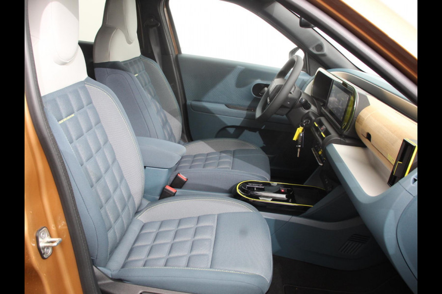 Fiat Grande Panda La Prima 7.4 kW 44 kWh Cruise control Cruise control Achteruitrijcamera Voorstoelen verwarmd Stuurverwarming Parkeersensoren Apple Carplay/ Android Auto