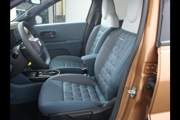 Fiat Grande Panda La Prima 7.4 kW 44 kWh Cruise control Cruise control Achteruitrijcamera Voorstoelen verwarmd Stuurverwarming Parkeersensoren Apple Carplay/ Android Auto
