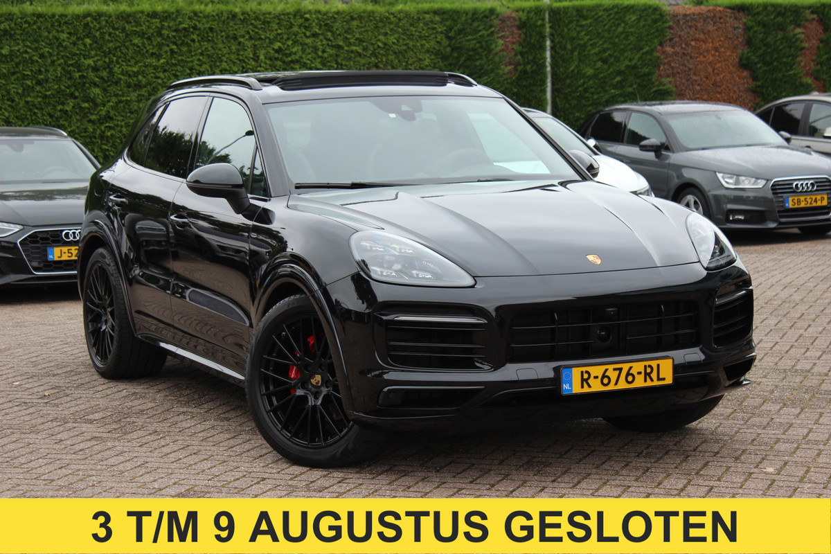 Porsche Cayenne 3.0 E-Hybrid / Trekhaak / Panoramadak / 360Camera / Achtasbesturing / Softclose / Adaptieve Stoelen / Luchtvering / 22'' / Keyless / Sportdesign+Chrono / Stoelverwarming+Ventilatie / Bose /