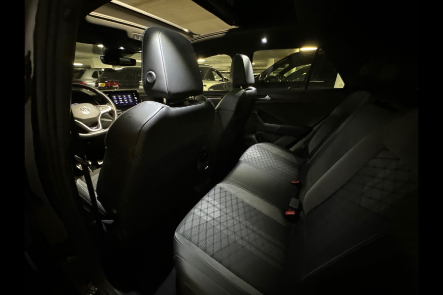 Volkswagen T-Roc 1.5 TSI R-Line Pano|IQ|Keyles|CarPlay|Sfeer