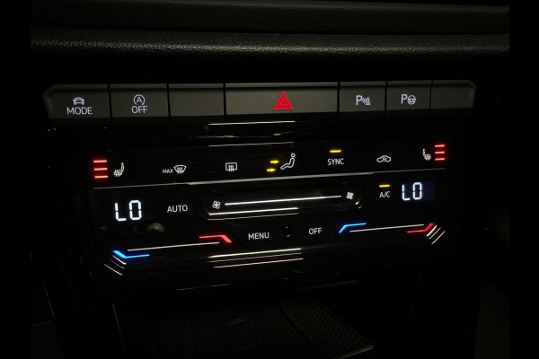 Volkswagen T-Roc 1.5 TSI R-Line Pano|IQ|Keyles|CarPlay|Sfeer