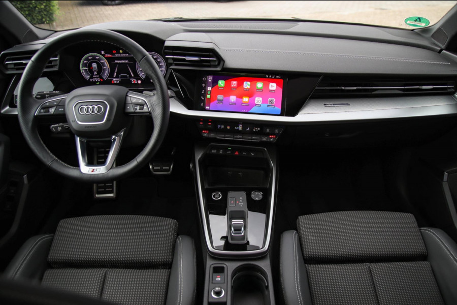 Audi A3 Sportback 40 TFSI e PHEV S Edition S-line 204pk S-Tronic! 1e|DLR|Panoramadak|Virtual Cockpit|Kuipstoelen|LED Matrix|Black
