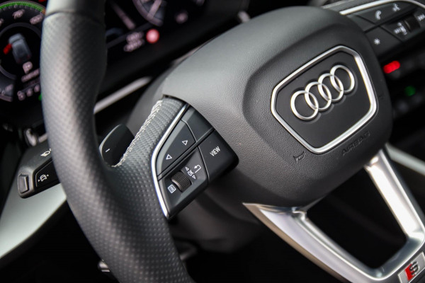 Audi A3 Sportback 40 TFSI e PHEV S Edition S-line 204pk S-Tronic! 1e|DLR|Panoramadak|Virtual Cockpit|Kuipstoelen|LED Matrix|Black