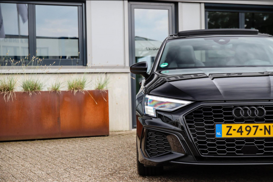Audi A3 Sportback 40 TFSI e PHEV S Edition S-line 204pk S-Tronic! 1e|DLR|Panoramadak|Virtual Cockpit|Kuipstoelen|LED Matrix|Black