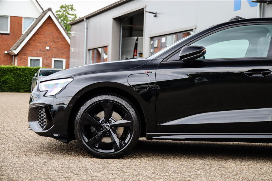 Audi A3 Sportback 40 TFSI e PHEV S Edition S-line 204pk S-Tronic! 1e|DLR|Panoramadak|Virtual Cockpit|Kuipstoelen|LED Matrix|Black