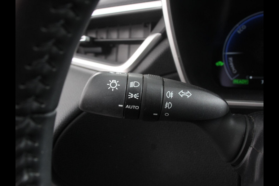 Toyota Corolla Cross Hybrid 200 Style Automaat Climate control Adaptieve cruise control Led Camera Verwarmde voorstoelen Keyless Trekhaak Stuurverwarming Apple Carplay/ Android Auto