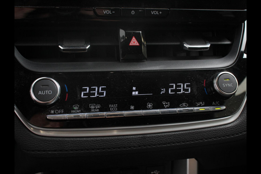 Toyota Corolla Cross Hybrid 200 Style Automaat Climate control Adaptieve cruise control Led Camera Verwarmde voorstoelen Keyless Trekhaak Stuurverwarming Apple Carplay/ Android Auto