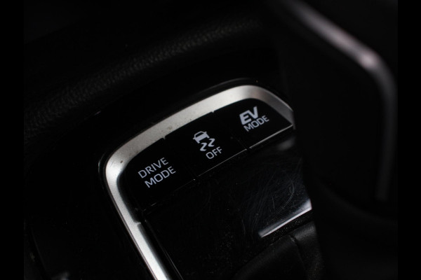 Toyota Corolla Cross Hybrid 200 Style Automaat Climate control Adaptieve cruise control Led Camera Verwarmde voorstoelen Keyless Trekhaak Stuurverwarming Apple Carplay/ Android Auto