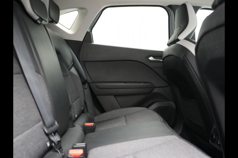 Renault Captur 1.6 E-Tech PHEV Intens 160pk | Camera | Apple Carplay | Cruise Control | Keyless | Sportstoelen Verwarmd | Virtual | Navigatie | DAB | 18"L.M | | Plug In Hybrid |