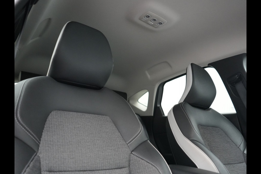 Renault Captur 1.6 E-Tech PHEV Intens 160pk | Camera | Apple Carplay | Cruise Control | Keyless | Sportstoelen Verwarmd | Virtual | Navigatie | DAB | 18"L.M | | Plug In Hybrid |