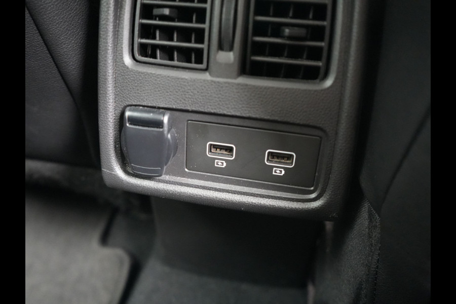 Renault Captur 1.6 E-Tech PHEV Intens 160pk | Camera | Apple Carplay | Cruise Control | Keyless | Sportstoelen Verwarmd | Virtual | Navigatie | DAB | 18"L.M | | Plug In Hybrid |