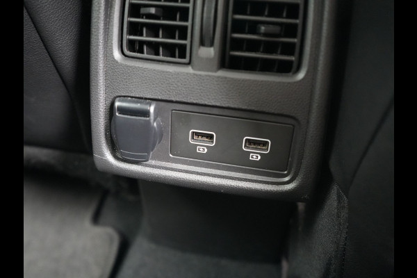 Renault Captur 1.6 E-Tech PHEV Intens 160pk | Camera | Apple Carplay | Cruise Control | Keyless | Sportstoelen Verwarmd | Virtual | Navigatie | DAB | 18"L.M | | Plug In Hybrid |