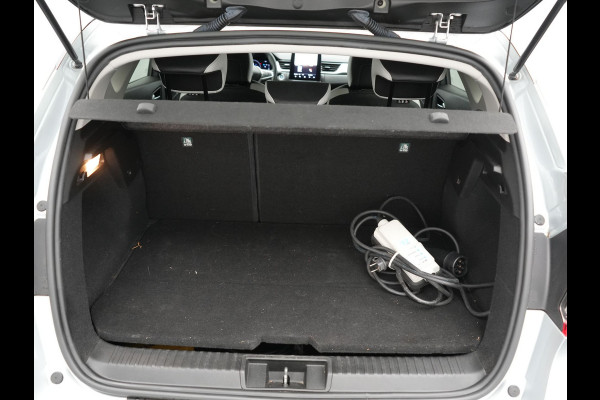 Renault Captur 1.6 E-Tech PHEV Intens 160pk | Camera | Apple Carplay | Cruise Control | Keyless | Sportstoelen Verwarmd | Virtual | Navigatie | DAB | 18"L.M | | Plug In Hybrid |