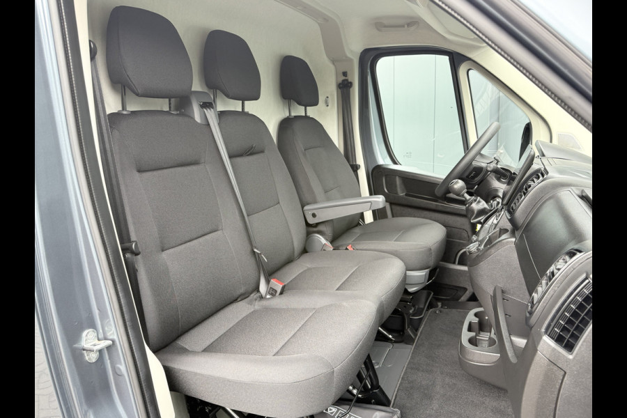 Opel Movano 2.2D 120 PK / L2H2 / ** NIEUW BPM VRIJ ** / TREKHAAK / CAMERA / 3-ZITS / ECC / LED / CRUISE / LANE ASSIST