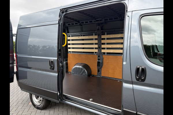 Opel Movano 2.2D 120 PK / L2H2 / ** NIEUW BPM VRIJ ** / TREKHAAK / CAMERA / 3-ZITS / ECC / LED / CRUISE / LANE ASSIST