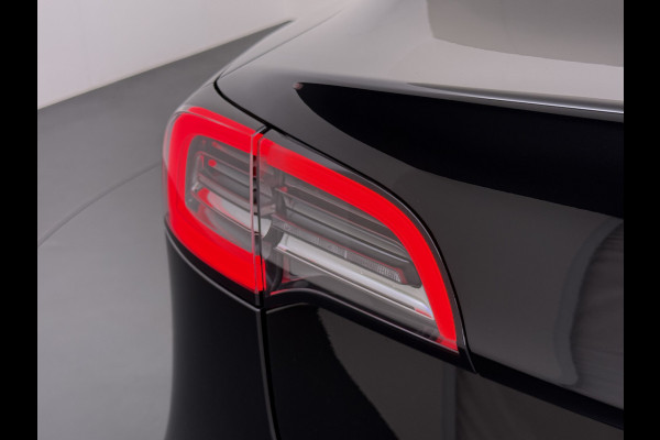 Tesla Model 3 Standard RWD Plus 60kWh Warmtepomp LFP-Accu SOH 93% AMD Ryzen™ ­Stuur+Stoelverwarming Navi Camera's Leder Adap.Cruise Elek.Achte Premium Luidsprekers Lmv 19" Led Panoramadak Google Maps® Elek.Stoelen+Memory 1e Eigenaar Origineel Nederlandse Auto