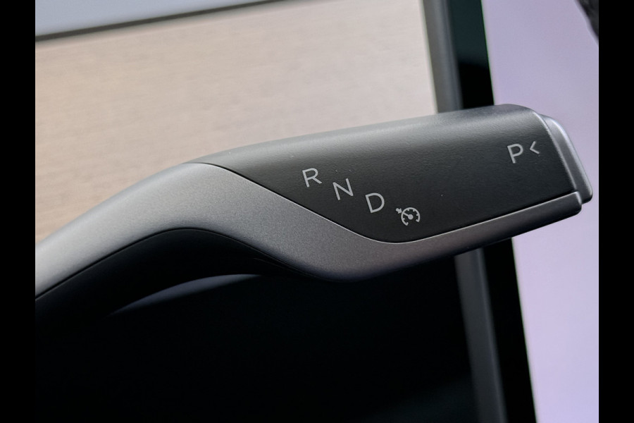 Tesla Model 3 Standard RWD Plus 60kWh Warmtepomp LFP-Accu SOH 93% AMD Ryzen™ ­Stuur+Stoelverwarming Navi Camera's Leder Adap.Cruise Elek.Achte Premium Luidsprekers Lmv 19" Led Panoramadak Google Maps® Elek.Stoelen+Memory 1e Eigenaar Origineel Nederlandse Auto
