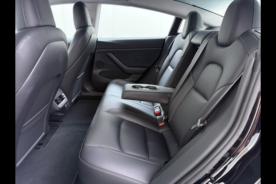 Tesla Model 3 Standard RWD Plus 60kWh Warmtepomp LFP-Accu SOH 93% AMD Ryzen™ ­Stuur+Stoelverwarming Navi Camera's Leder Adap.Cruise Elek.Achte Premium Luidsprekers Lmv 19" Led Panoramadak Google Maps® Elek.Stoelen+Memory 1e Eigenaar Origineel Nederlandse Auto