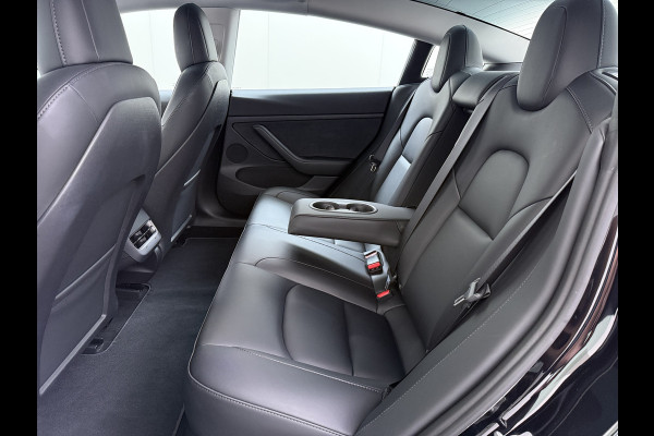 Tesla Model 3 Standard RWD Plus 60kWh Warmtepomp LFP-Accu SOH 93% AMD Ryzen™ ­Stuur+Stoelverwarming Navi Camera's Leder Adap.Cruise Elek.Achte Premium Luidsprekers Lmv 19" Led Panoramadak Google Maps® Elek.Stoelen+Memory 1e Eigenaar Origineel Nederlandse Auto