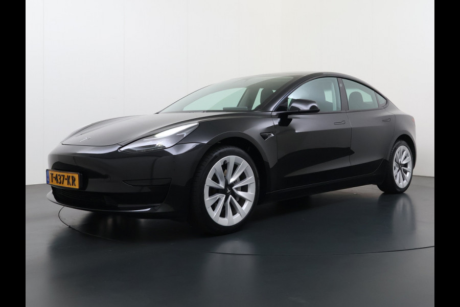 Tesla Model 3 Standard RWD Plus 60kWh Warmtepomp LFP-Accu SOH 93% AMD Ryzen™ ­Stuur+Stoelverwarming Navi Camera's Leder Adap.Cruise Elek.Achte Premium Luidsprekers Lmv 19" Led Panoramadak Google Maps® Elek.Stoelen+Memory 1e Eigenaar Origineel Nederlandse Auto
